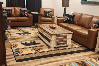 Image de Cedar Canyon\nLocated just 7 miles west of Glacier National Park West entrance