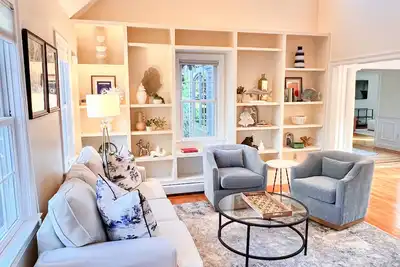 Image de Charming 4br Osterville Home, Walk to Pond, 2 mi to beach, Hot Tub & Beach Pass