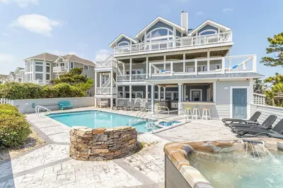 Image de Oceanfront Hatteras home w/ countless amenities & panoramic views!