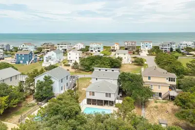 Oceanside 6br home in the heart of Duck w/ saltwater pool!
