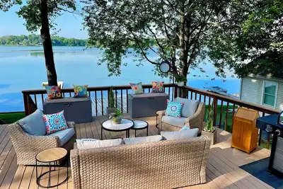 Image de 'Tis Our Cottage: Modern Lakefront clean lake quiet & relaxing Just off toll Rd