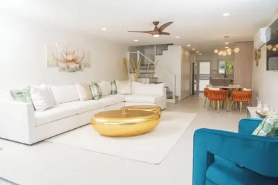 Luxury condo in Jolly Harbour Near beach