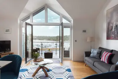 Stunning apartment in Falmouth, 2 beds, 2 baths, sea view