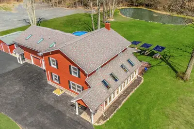 Image de Modern Farmhouse w/ heated pool, hot tub, fishing pond, movie theater, game room