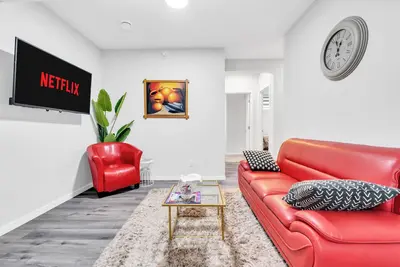 Image de Private, Stylish and Peaceful 2br Guest Suite