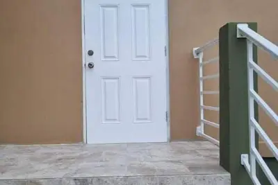 Image de Spacious and Comfy 1 bdr, 1 bth. Close to all.