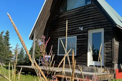 Image de Kenai Beachfront Cabin 1 - In the middle of river fishing on the beach.