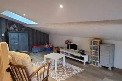 Image de Maison de village au pied de la montagne noire