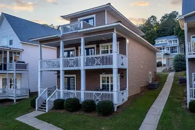 Image de House# 45 The Maine House (No Pets) Lakefront / Private Boatslip