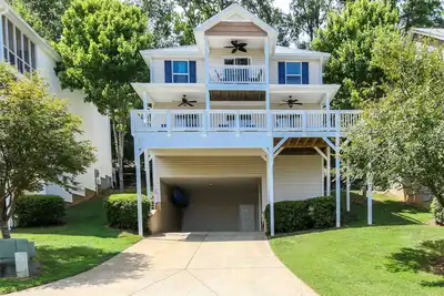 Image de House# 30 Endless View Not Pet-Friendly