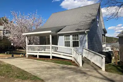 Image de House# 60 Point of View (pet friendly)