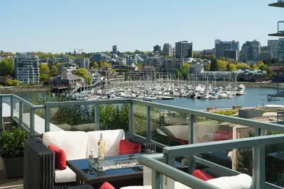 Image de Luxury Dream Living in the Heart of Yaletown! \n