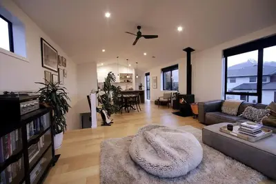 Image de Beautiful central Wānaka, mountain & lake views