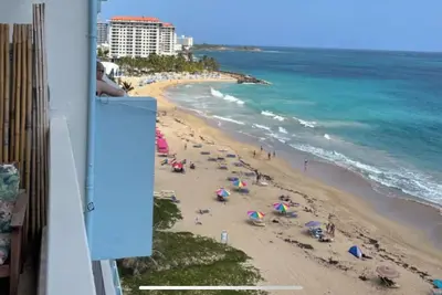 Image de Puerto Rico, Beach front Condo in Condado, San Juan on the Beach.