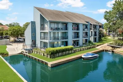 Image de Lakefront Escape with a View! Your Lake Conroe Vacation Starts Here