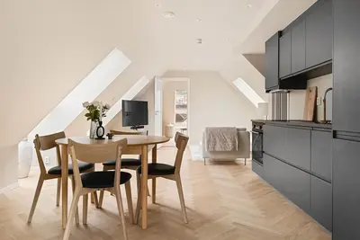 Mid-City Luxury I Mini Balcony I  Sonos I Privacy