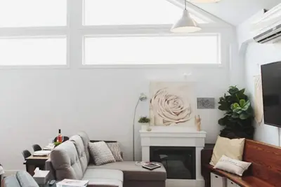 Image de Wind Rose 28 · Tour Trails & Wineries Near Prince Edward County