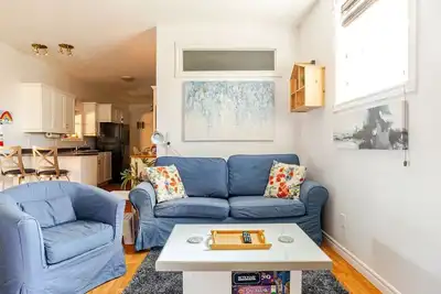 Image de Wind Rose 30 · Work & Stay Near Dining, Trails, & Downtown Charm