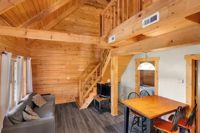 Image de 3 Bed Log Cabin Located 0. 5 miles from Safe Harbor Jamestown #302