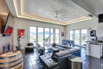 Image de Motorcycle-Themed Home in Spearfish w/ Hot Tub!