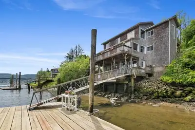 Image de *Riverfront*Pvt Dock*Game Room*6 mins to Beach*