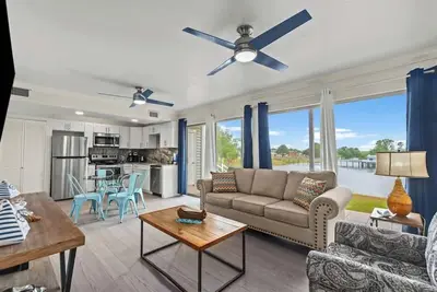 Image de Hook, Line, Double Sinker *Lake View* Heated Pool