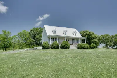 Image de Spacious Rural Getaway in Lexington w/ Deck!