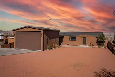 Image de The Hideaway - 50 Mile Views, Sleeps 8, Big Garage