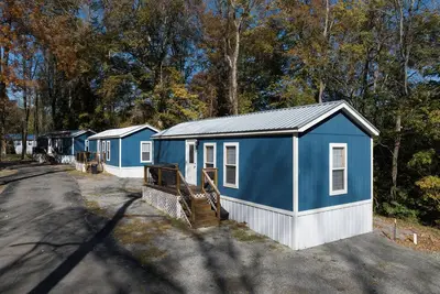 Image de Charming 2 Bedroom 1 Bath Small Cabin located at Lake Cumberland. #403