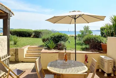 Studio avec terrasse sur plage à Port Grimaud - Vue Mer-  Clim, Wifi
