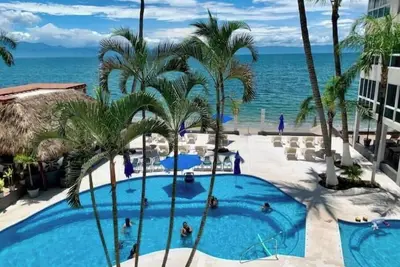 Image de Master suite dos recamaras vista mar