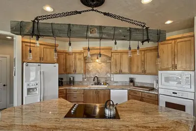 Image de 3bd home with stunning mountain views and hot tub!
