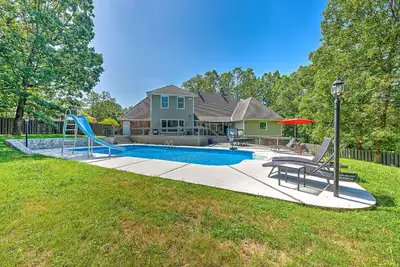 Image de Gorgeous Rogers, Bentonville Home with Pool HotTub& Huge Yard