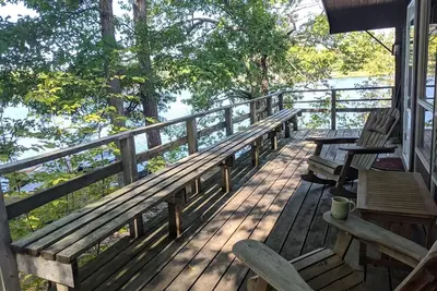 Image de Cozy Cottage available on quiet island surrounded by beautiful lake & fishing!