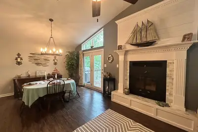 Image de Ultimate lakeside retreat at the charming Kings Place Cottage!