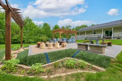 Image de Eagle Point! Discover serenity in our secluded oasis! Hagar Shores park/Beach area