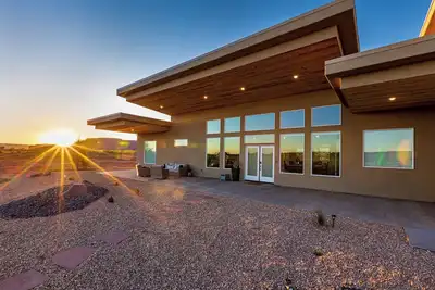 Image de Private pool w/ slide, hot tub, and firepit! Near National Parks!