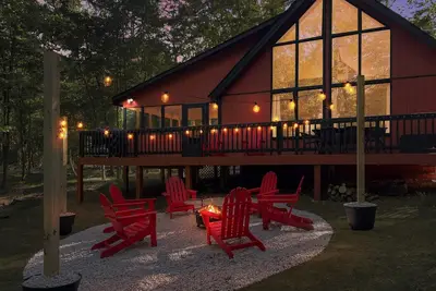 Image de Chalet Cabin w Hot Tub, WiFi, Firepit, Grill, Deck