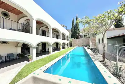 Image de Spacious Studio Suite with Outdoor Salt Water Pool