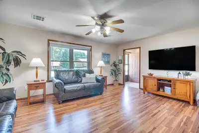 Image de Near Boat Launch: 'Hillcrest Hideaway' Grove Home