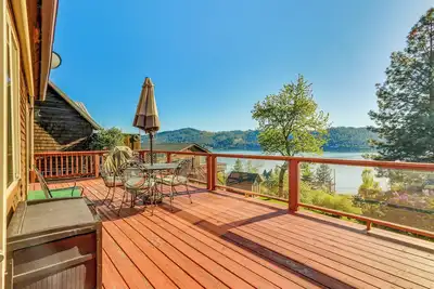 Image de Harrison Home w/ Grill & Lake Views: Walk to Town!