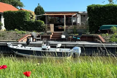 Image de Maison Cecil 4 pers avec son propre spot de pêche sur un canal hollandais