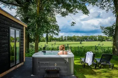 Image de Unwind in your own sauna and jacuzzi!