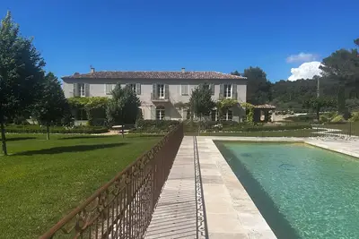 Image de Charming bastide, between the Luberon and historic quaint Aix en Provence.