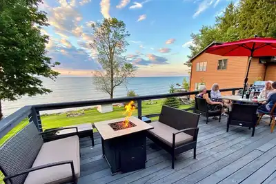 Image de Oak Cottage - Lakefront cottage located in Sodus, Ny, with full amenities.