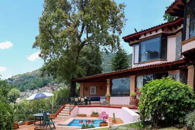 Image de Majestic Lakeview Home, Jacuzzi, Bbq, Walk to Town
