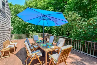 Image de Short drive to town and popular beaches!