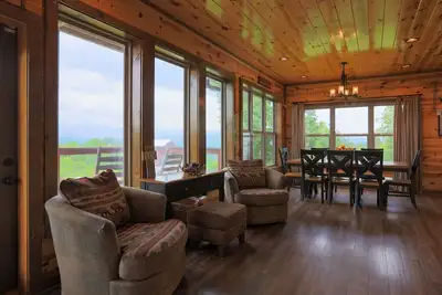 Image de Private Getaway w/ Theater & Views Near Dollywood!