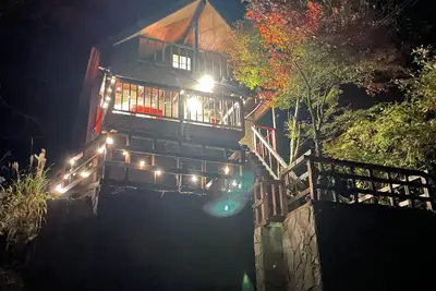 Image de Newly opened in July 2024! Log house with stone walls for rent! Enjoy Bbq and playing in the river in the great outdoors!