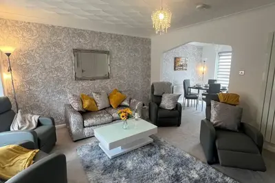 Image de New House interior May 2024. 3 bedroom detached 140m2. Private gardens/parking